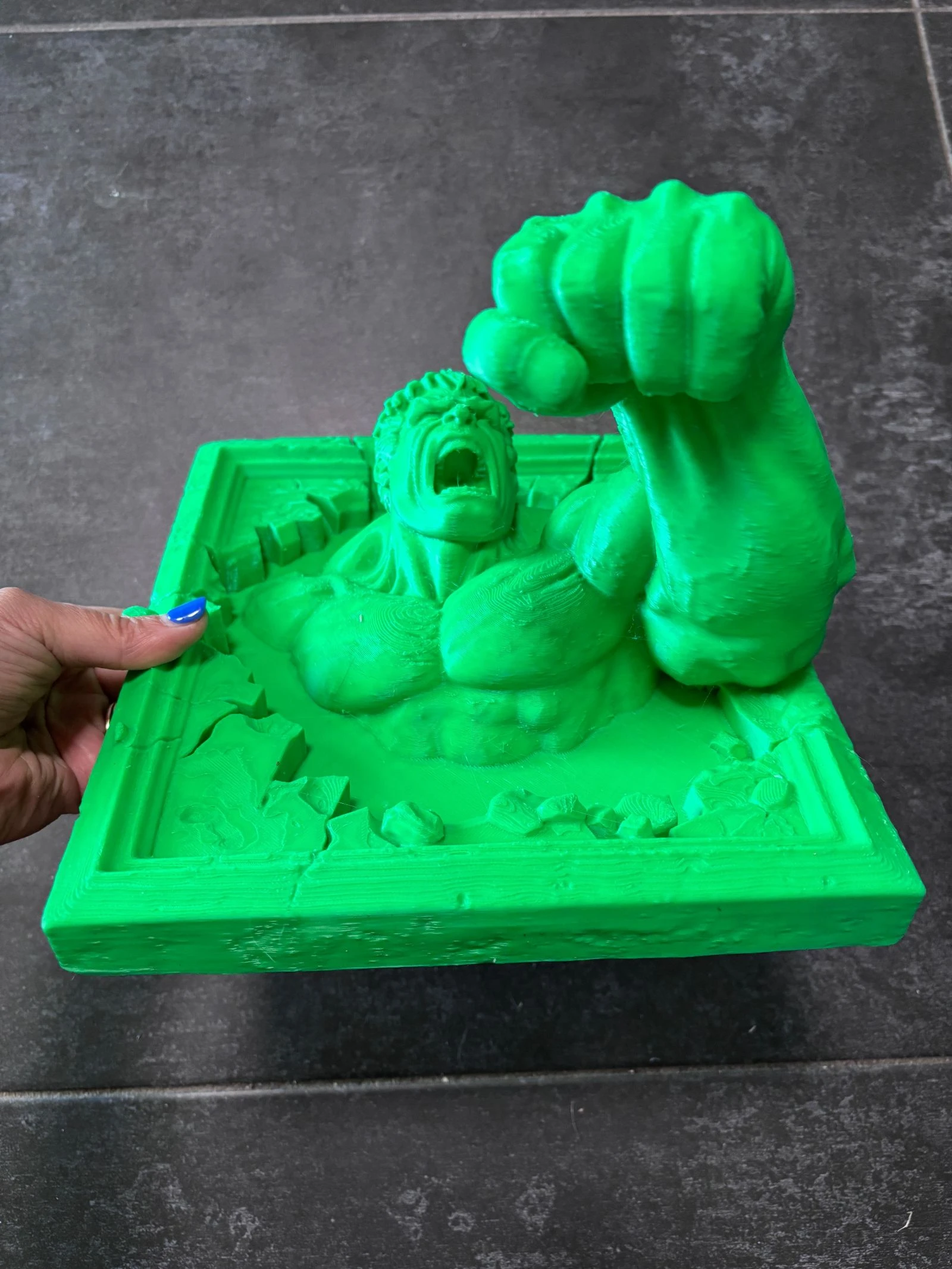 Cadre hulk en relief 24 sur 22 sur 17 cm💚 – photo 7